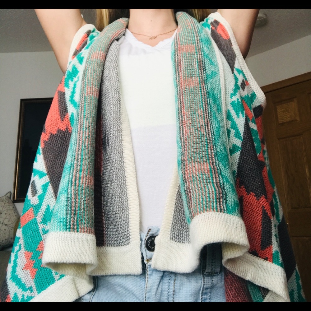 Patterned fabric vest - Picture 2 of 3